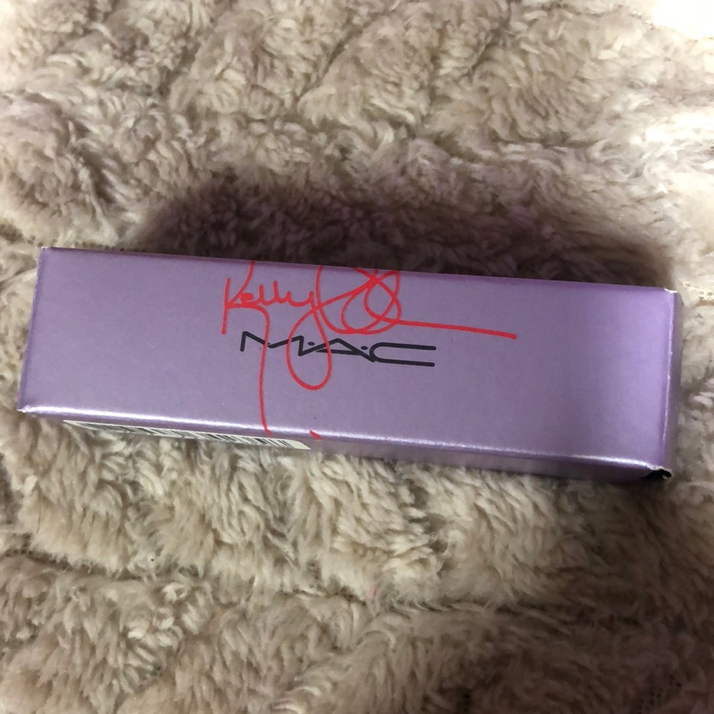 MAC COSMETICS KELLY OSBOURNE